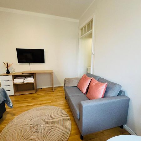 Your Chic Vibrant Airbnb Гельсінкі Екстер'єр фото